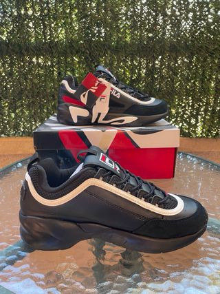 NUEVO Fila zapatillas deportivas Num 41.5