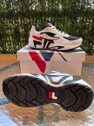 NUEVO Fila zapatillas deportivas Num 41.5