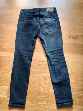 Pantalón chico Bershka.Talla 38.Elastico