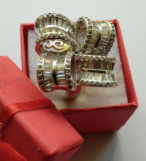 ANELLO IN ARGENTO E DIAMANTI