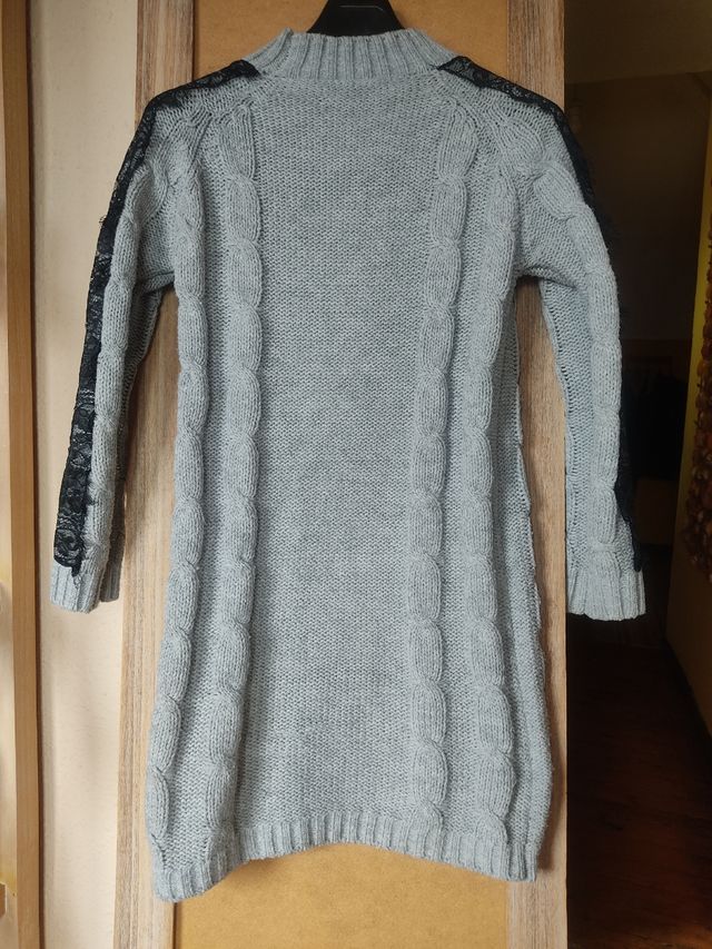 Vestido punto gris encaje negro.