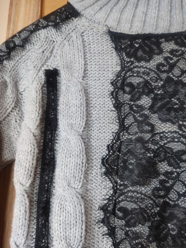 Vestido punto gris encaje negro.