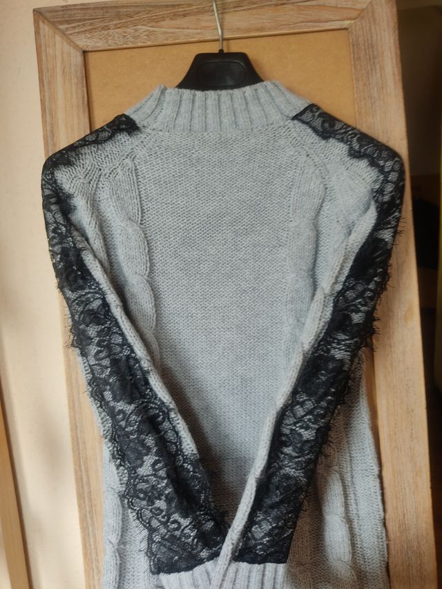 Vestido punto gris encaje negro.