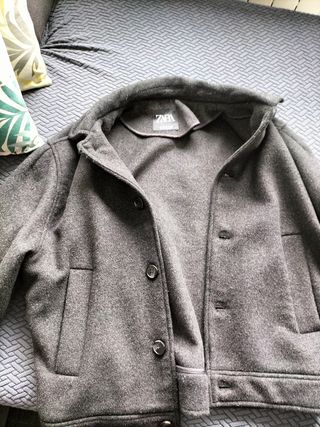 chaqueta gris