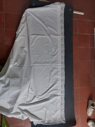 Sabana antigua bordada