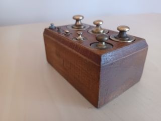 Juego de pesas antiguas francesas soporte madera