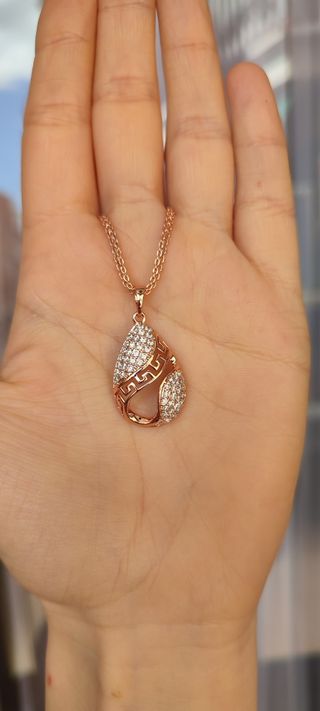 Colgante con cadena chapados en oro rosa