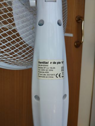 Ventilador de pie 16" (6 disponible)