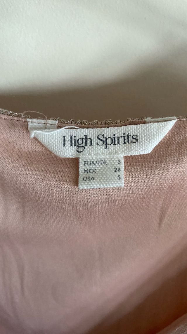 Vestido rosa empolvado con brillo