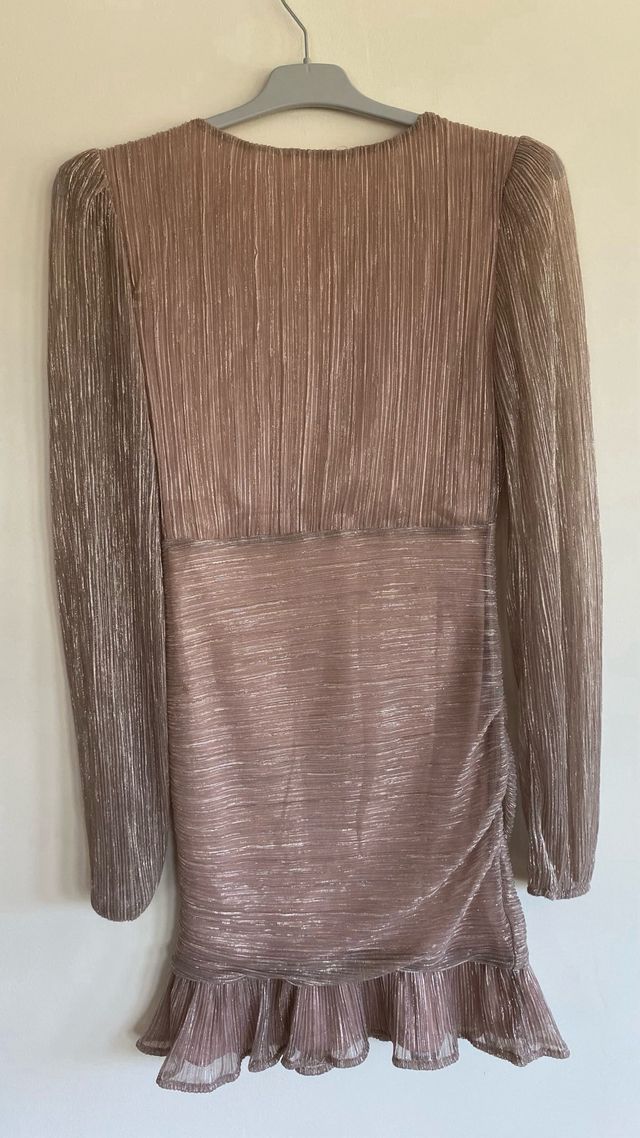 Vestido rosa empolvado con brillo