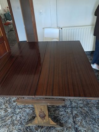 MESA DE LIBRO.