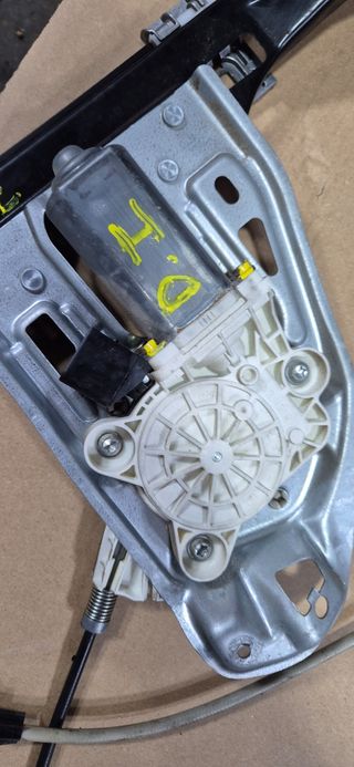 Elevalunas del. Izq. Mercedes Clase C