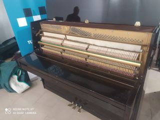 Piano para principiantes buen estado