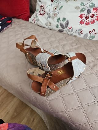 Sandalias cuña Rue Love marrón plata