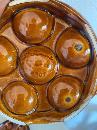 6 platos para caracol / escargot de cerámica y 3 pinzas 