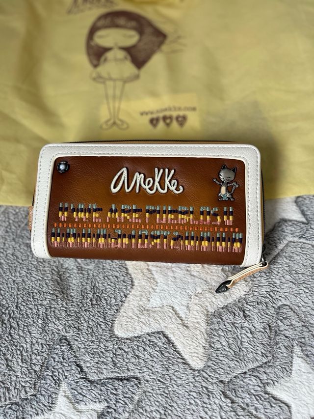 Mochila Anekke + monedero (Se venden juntos)