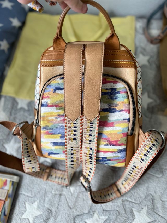 Mochila Anekke + monedero (Se venden juntos)