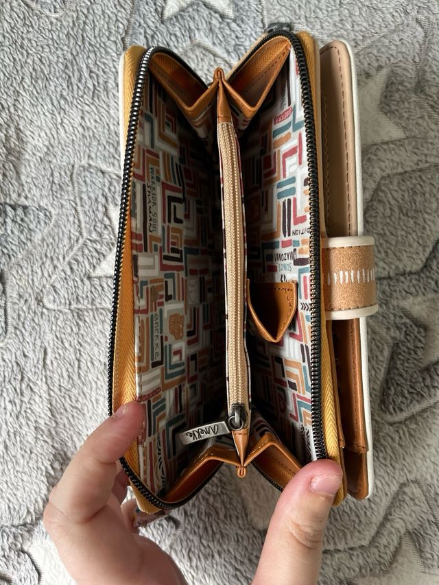 Mochila Anekke + monedero (Se venden juntos)