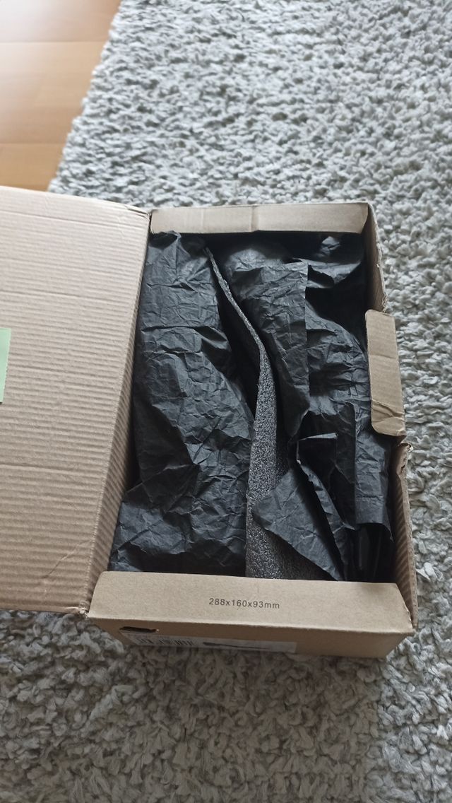 Salón de charol negro y tacón ancho medio