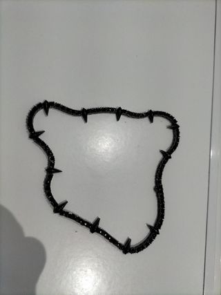 Gargantilla negra con pinchos