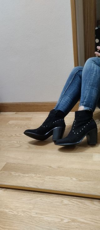 Botines con tachuelas 