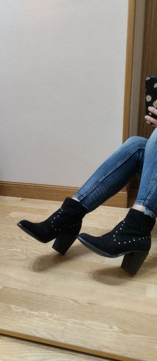 Botines con tachuelas 