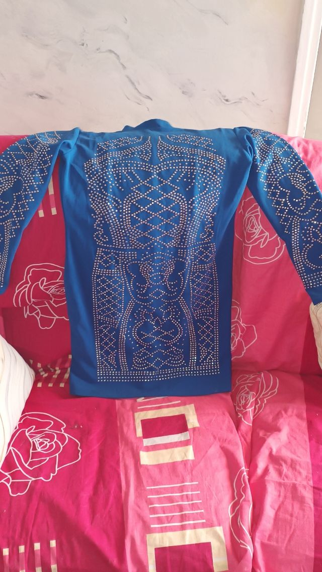 Vestido azul brillante