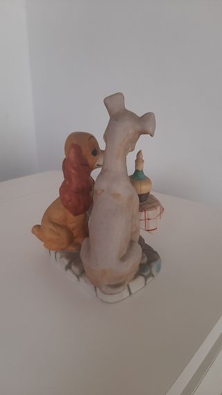 Dama y el Vagabundo: Figura cerámica