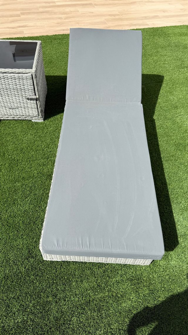 2 Lettini + Tavolo in Rattan Sintetico