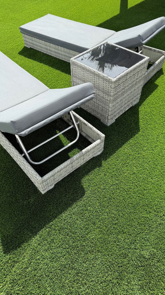 2 Lettini + Tavolo in Rattan Sintetico