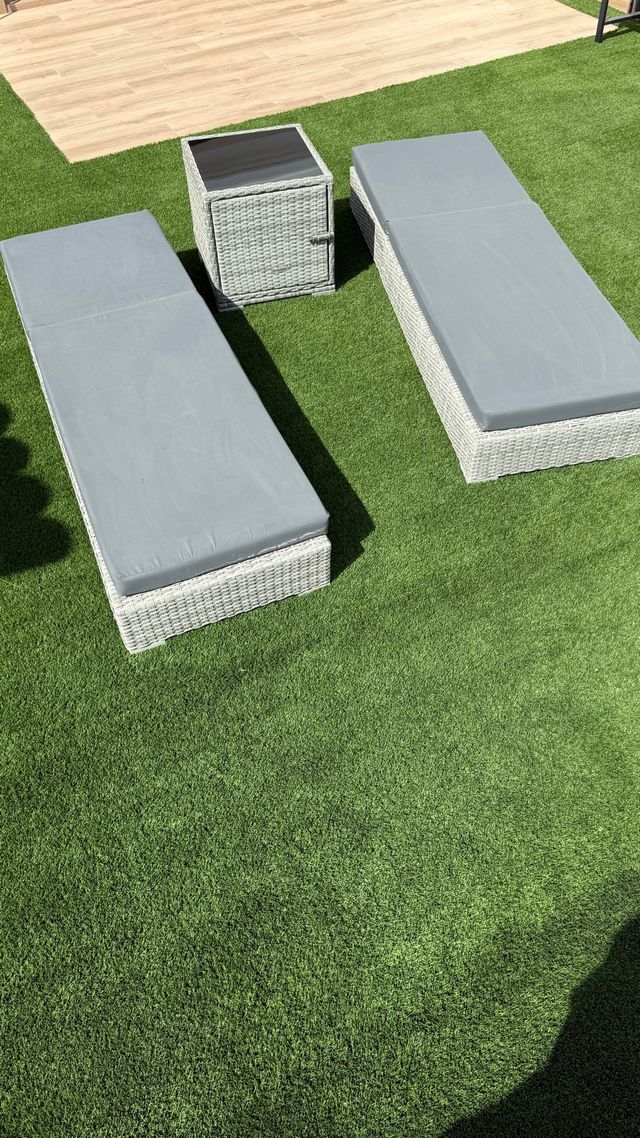 2 Lettini + Tavolo in Rattan Sintetico