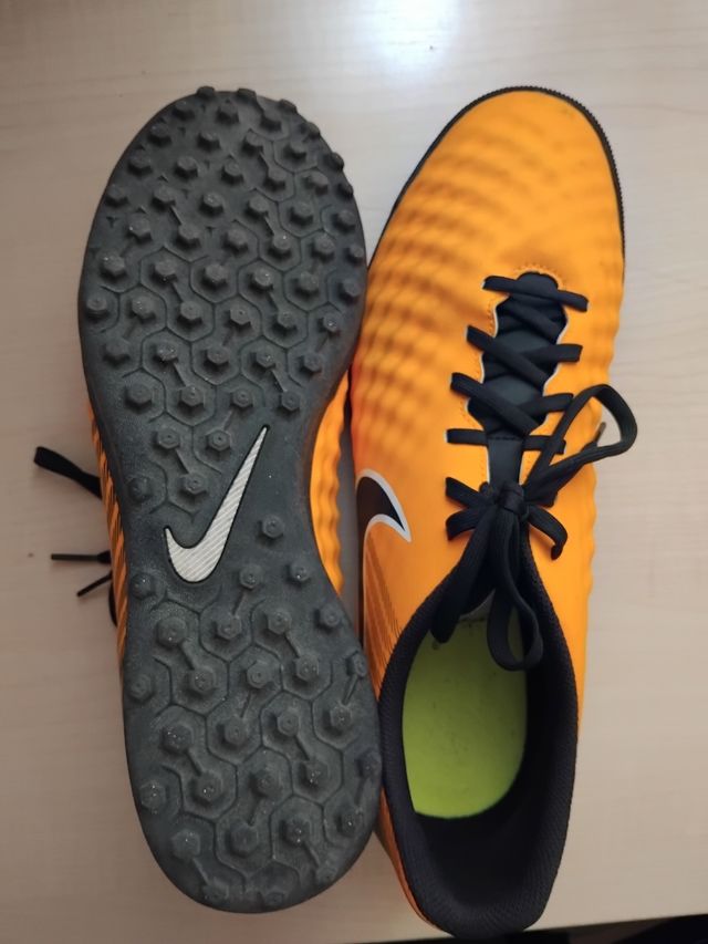 Botas de fútbol NIKE