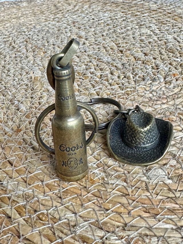 Pack de Llaveros Coors: sombrero y cerveza. NUEVOS!