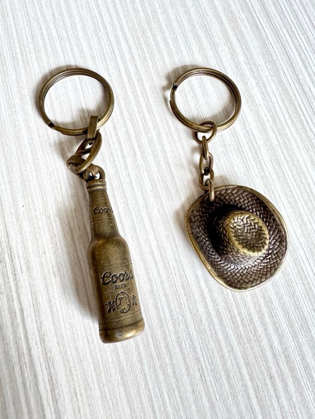 Pack de Llaveros Coors: sombrero y cerveza. NUEVOS!