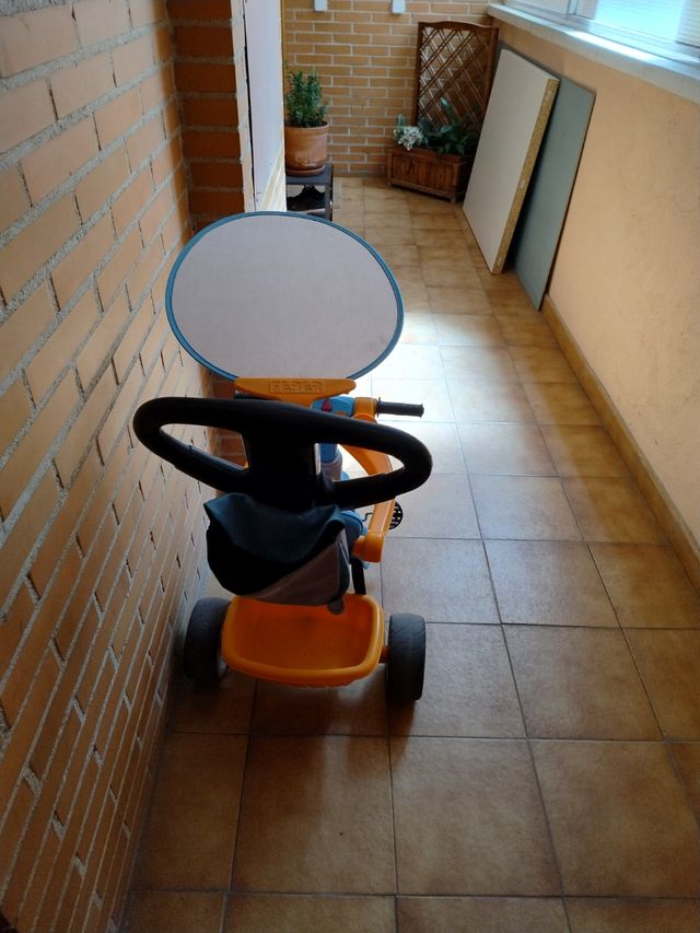 Triciclo infantil Feber, azul y naranja