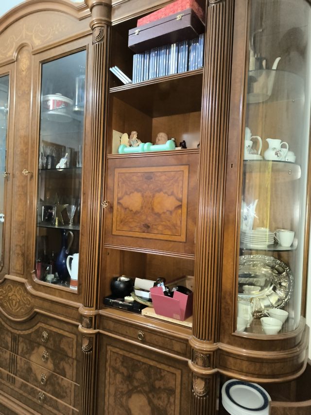 Mueble vitrina clásico madera cerezo marca null