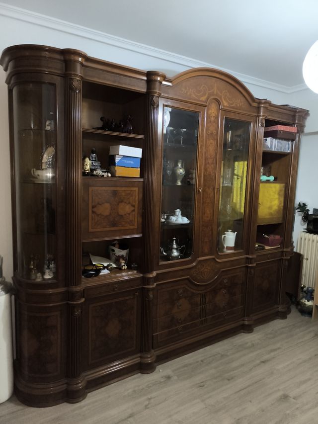 Mueble vitrina clásico madera cerezo marca null