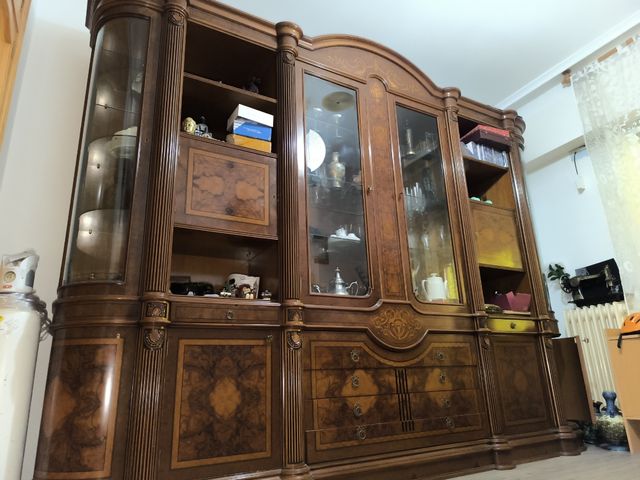 Mueble vitrina clásico madera cerezo marca null