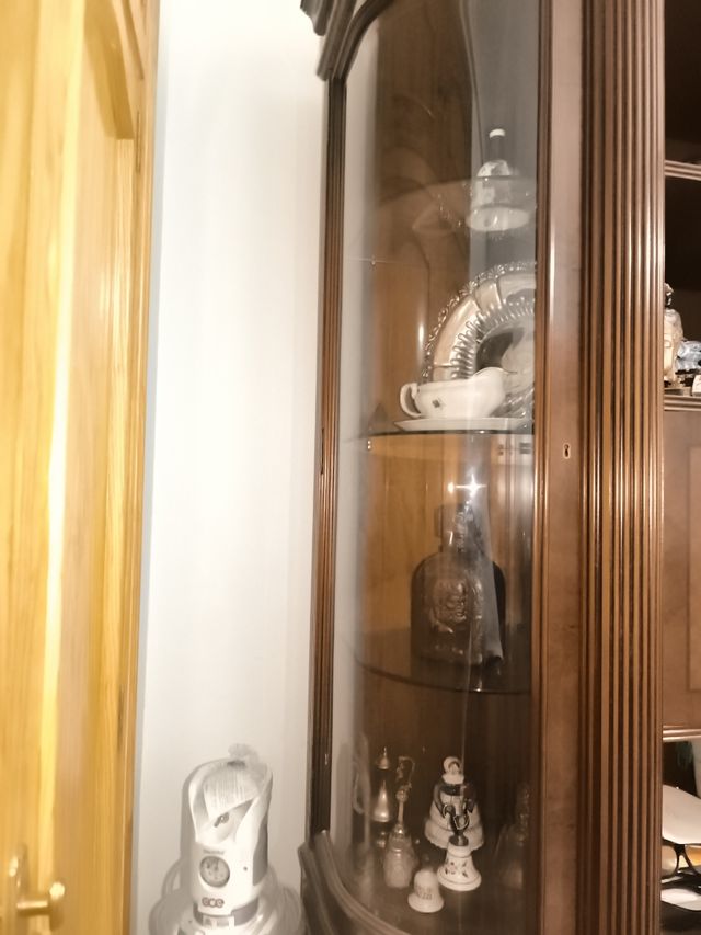 Mueble vitrina clásico madera cerezo marca null