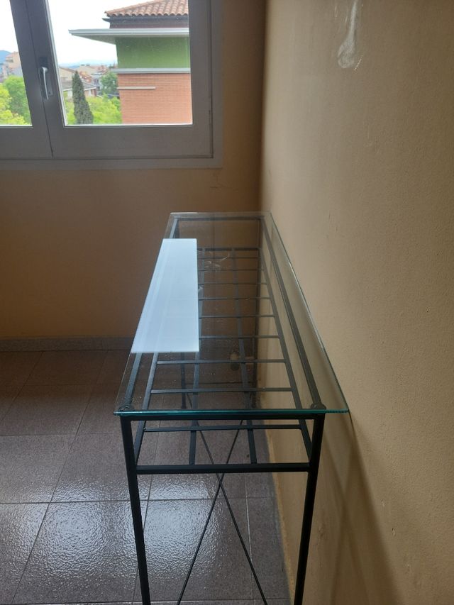Mesa auxiliar cristal y hierro negra