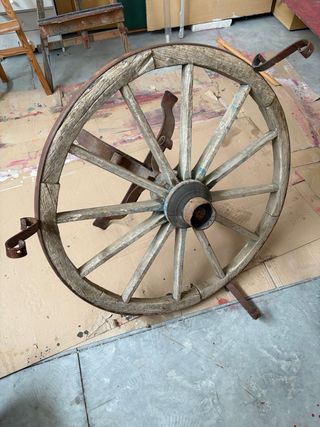 Mesa rueda de carro antigua