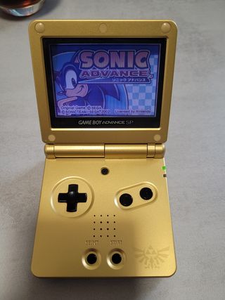 Game Boy Advance SP Zelda Gold con cargador. 
