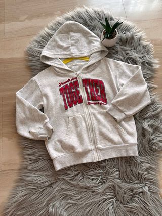 Chaqueta con capucha niño
