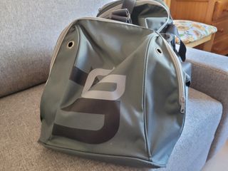 Bolsa deporte gris