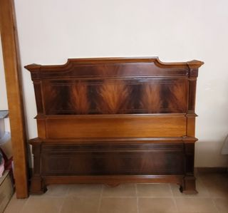 Dormitorio, tocador, mesitas de noche de caoba