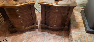 Dormitorio, tocador, mesitas de noche de caoba