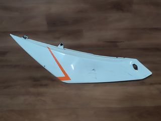 Tapa trasera izquierda KTM 990 SMR SMT