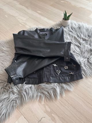 Chaqueta vaquera vintage con pins