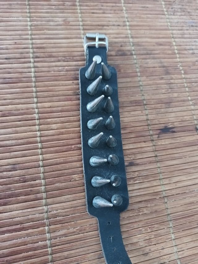 Pulsera rockera con pinchos