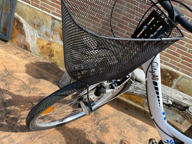 Bicicleta City 40 blanca.